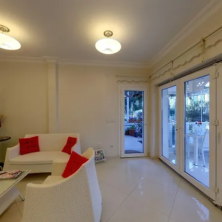White Palace 3* Πρίγκηπος