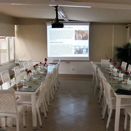 White Palace 3*