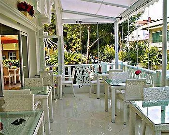 White Palace 3*