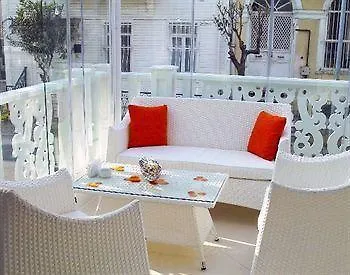 White Palace 3*