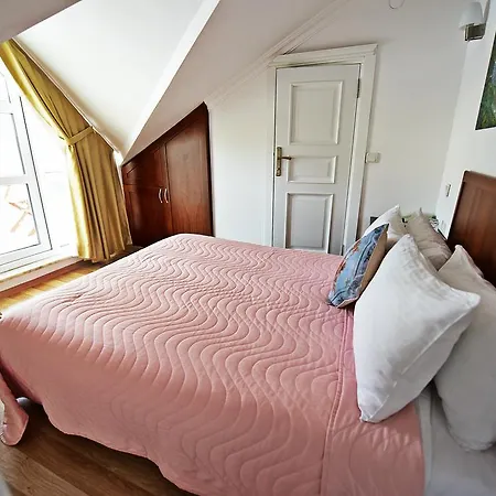 White Palace 3*