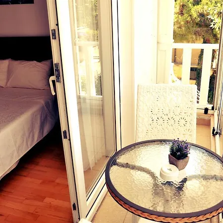 White Palace 3*