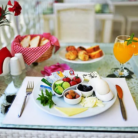 White Palace 3*