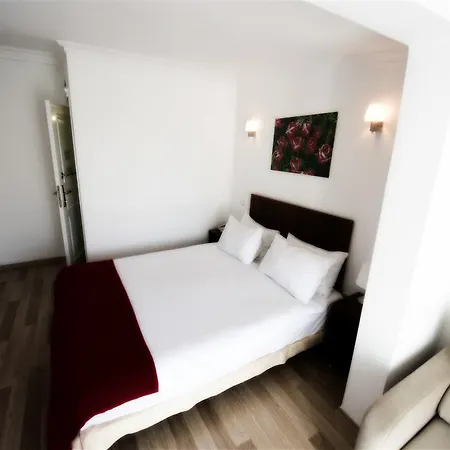 White Palace 3*